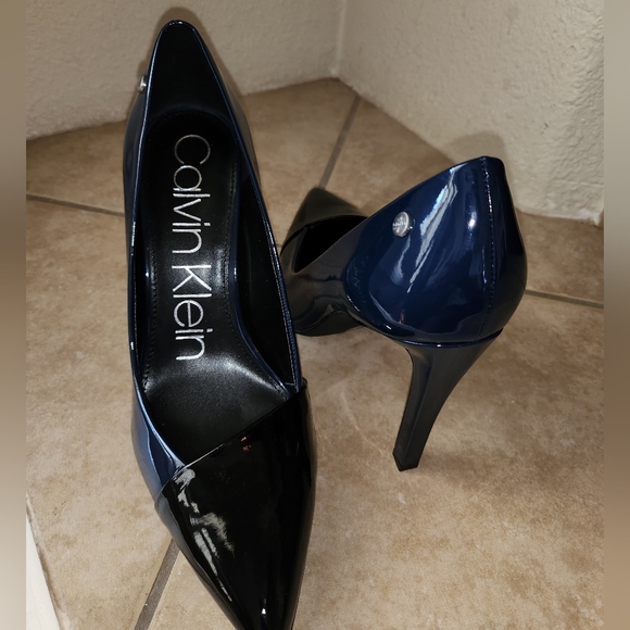 Bronia Women's Calvin Klein Pump Dark Navy/Black size 9 - Picture 4 of 4